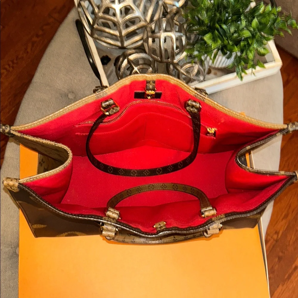 Louis Vuitton Onthego GM shoulder bag - Picture 9 of 17